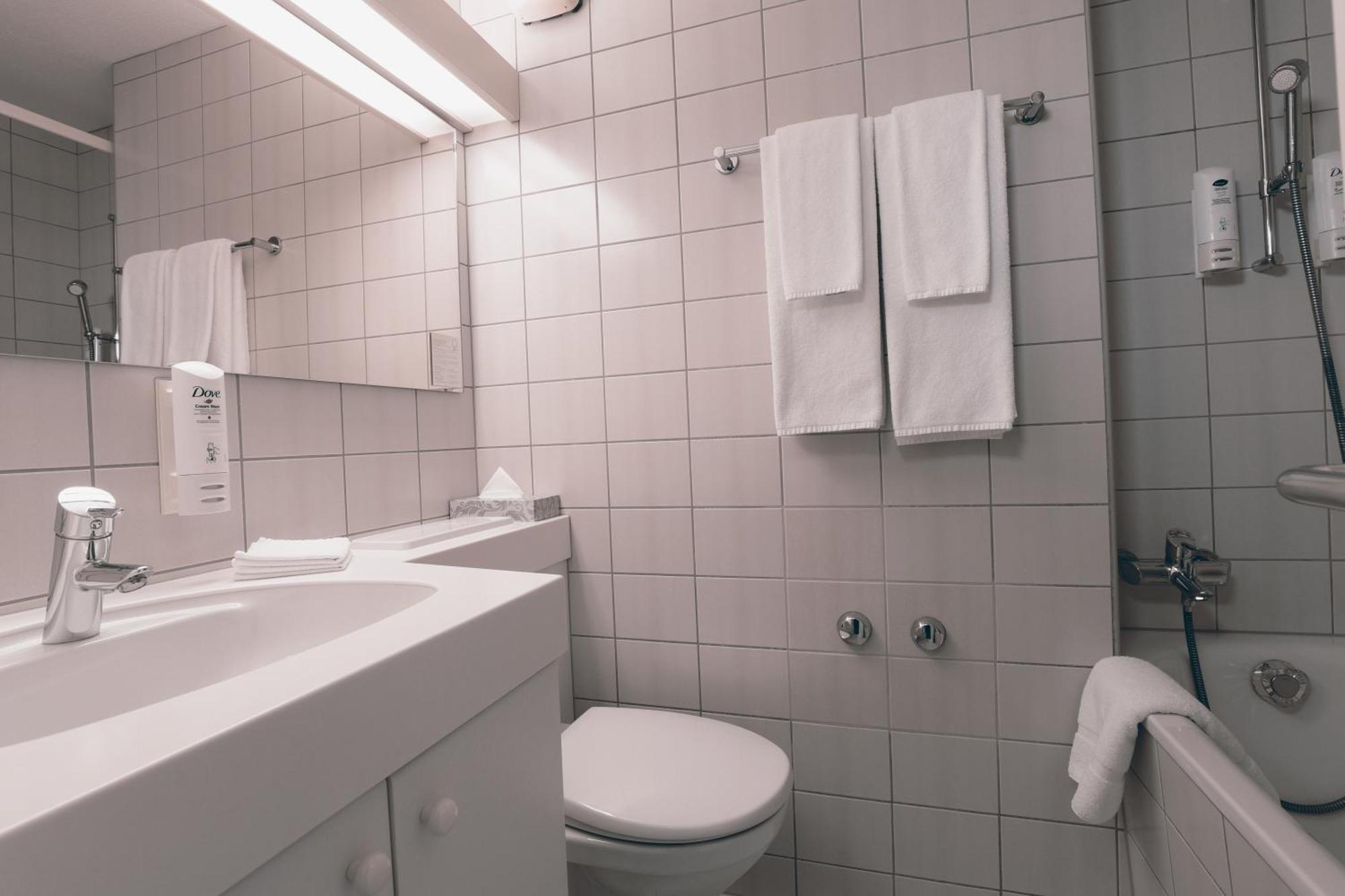 Hotel Thurgauerhof Self-Check-In Weinfelden Exteriör bild