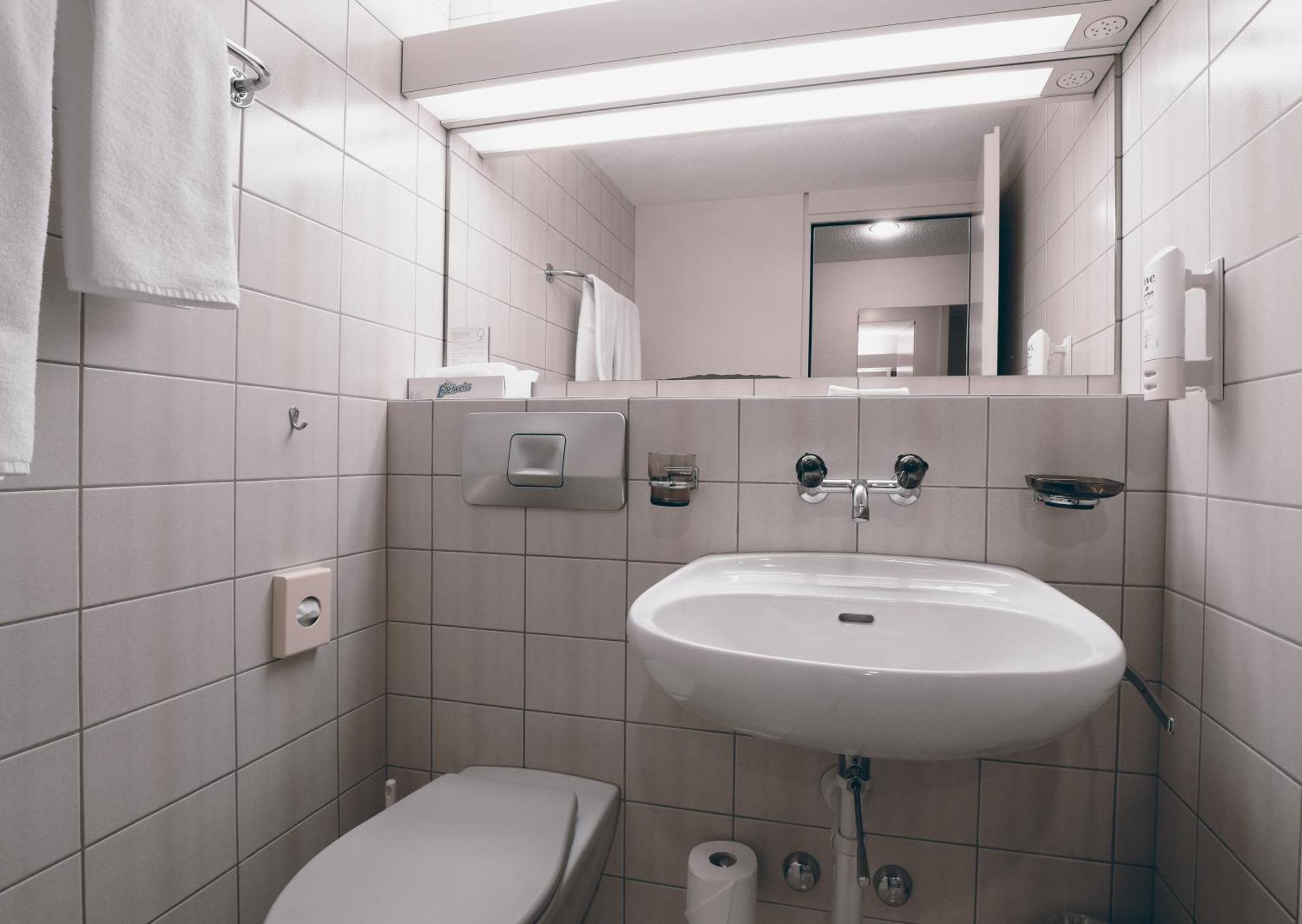 Hotel Thurgauerhof Self-Check-In Weinfelden Exteriör bild