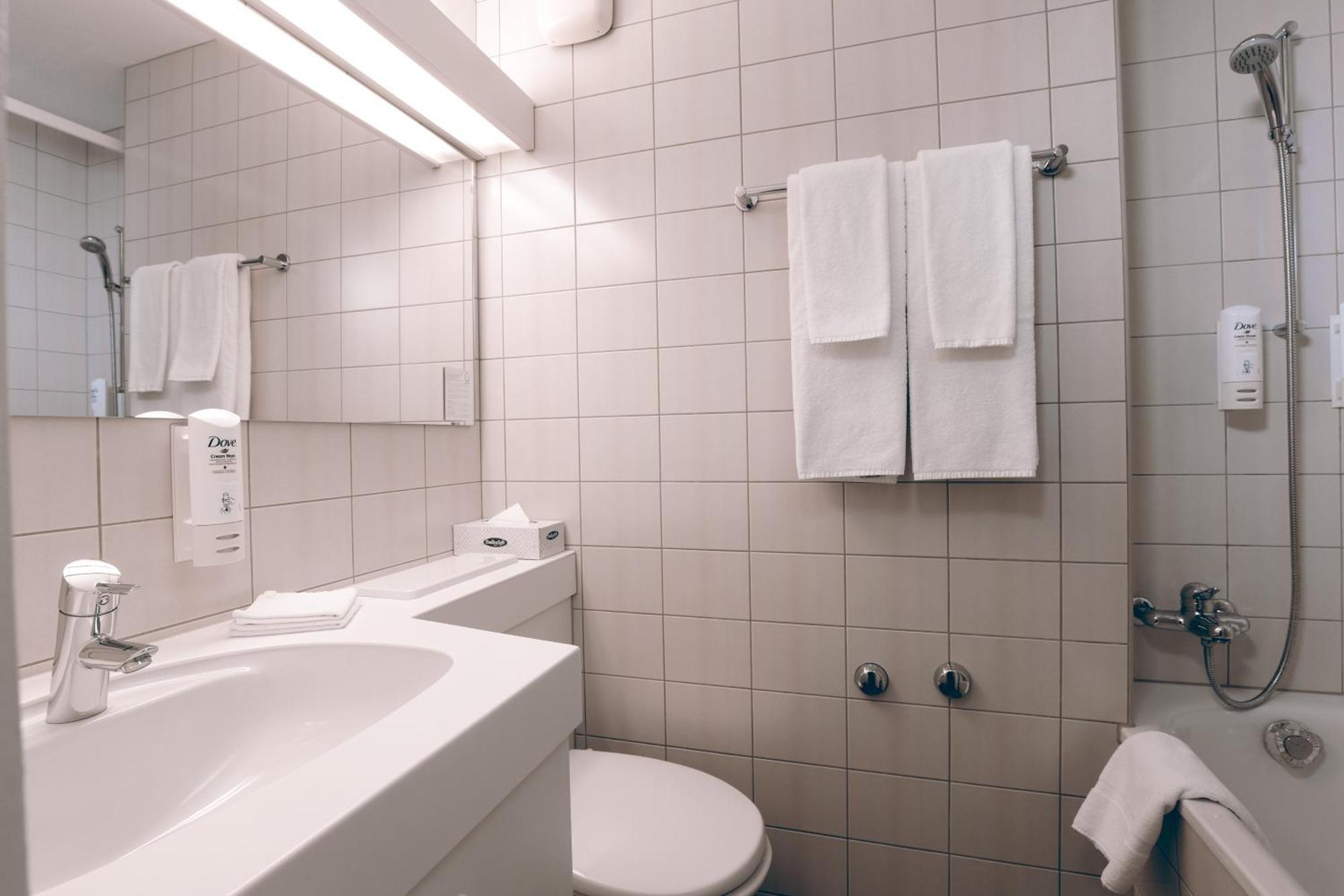 Hotel Thurgauerhof Self-Check-In Weinfelden Exteriör bild