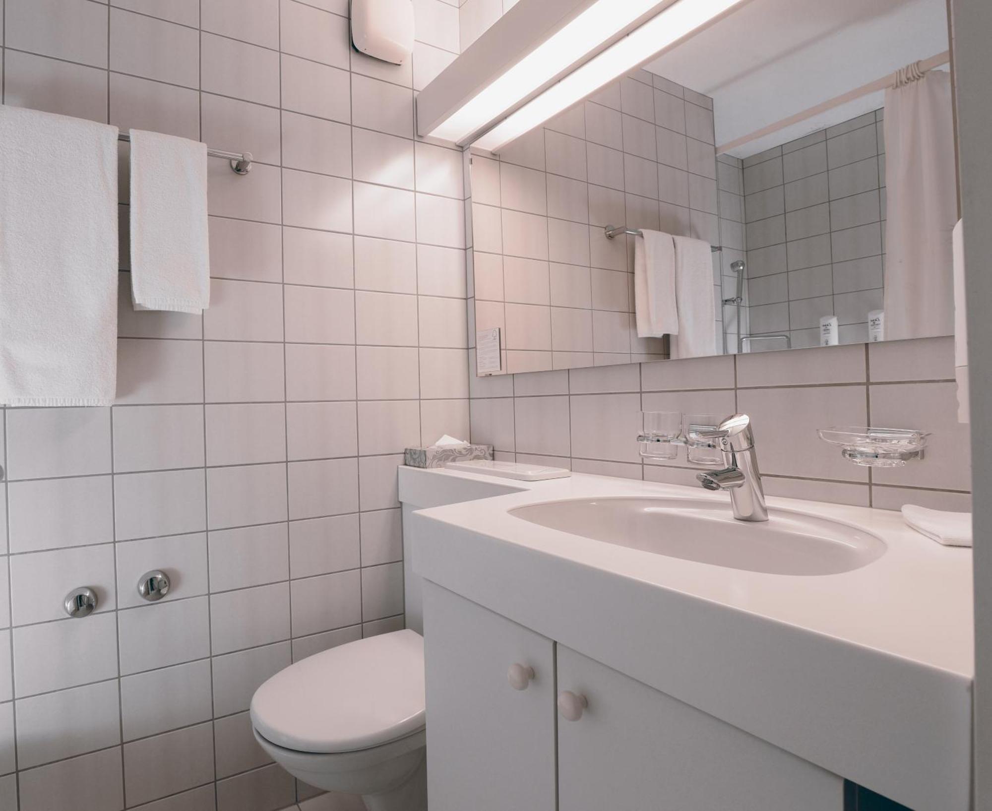 Hotel Thurgauerhof Self-Check-In Weinfelden Exteriör bild
